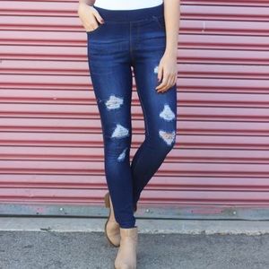 ⚡️HOST PICK⚡️Must Have Distressed Jegging